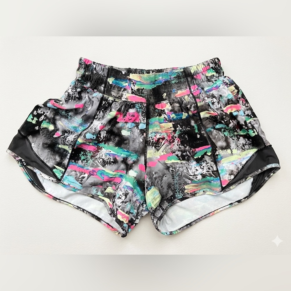 LULULEMON Hotty Hot High-Rise Lined Short 2.5" Size 4
